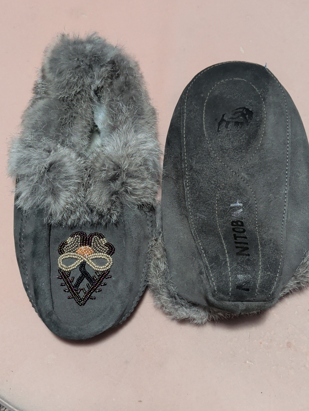Authentic Manitobah Tipi Suede Moccasins In Charcoal Grey L8